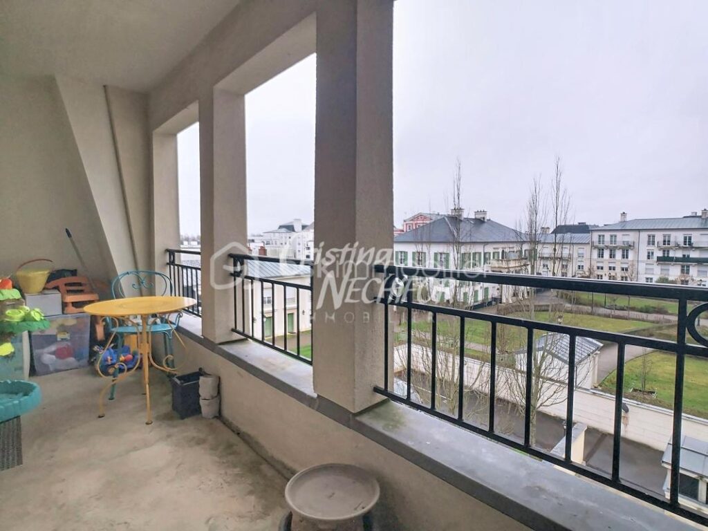 À VENDRE – Appartement 2 pièces avec une loggia– Dernier étage – Une place de parking – SERRIS (77700) – 2 pièces – 1 chambre – 45 m²