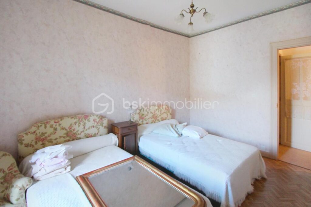 Entre Larzac et Cévennes. Maison de maître d’exception, vallée de la Dourbie NANT – 8 pièces – 3 chambres – 145 m²