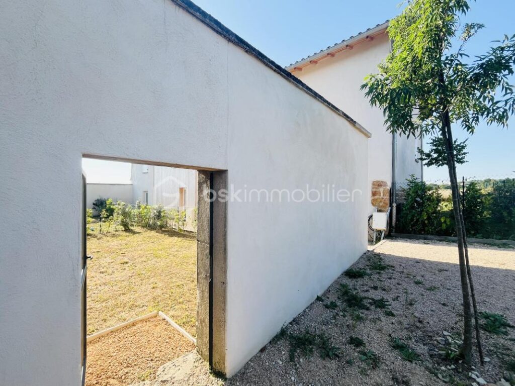 Maison de charme rénovée – 135m² au cœur d’une ferme rénovée – Proche Villefranche-sur-Saône – 4 pièces – 3 chambres – 120 m²