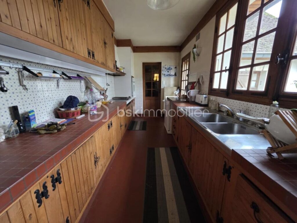 Maison de caractère de 142 m² sur 4 000 m² avec vue panoramique sur l’Yonne – 5 pièces – 4 chambres – 142 m²