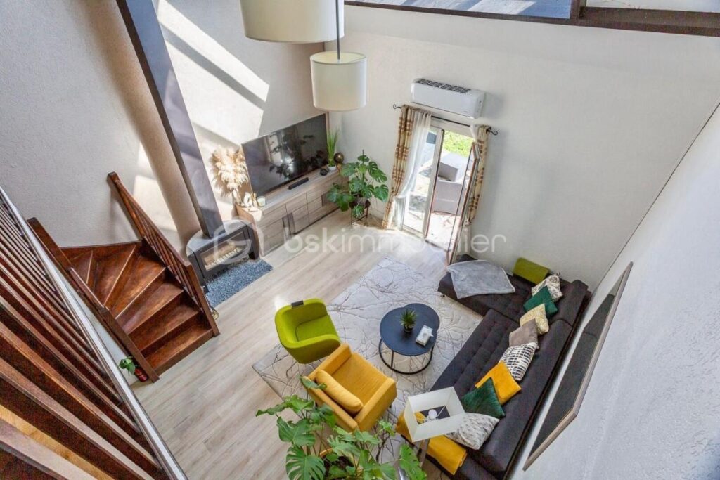 Maison à vendre de 141 m2 Varennes-Jarcy – 6 pièces – 4 chambres – 141 m²