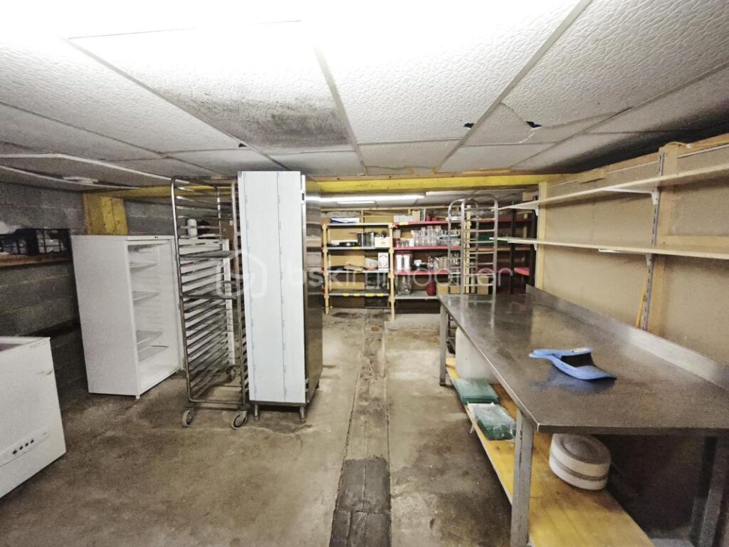 ferme de 303 m2 – 8 pièces – 2 chambres – 303 m²