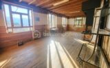 ***Opportunité rare pour investisseurs *-*vaste bâtisse de caractère à Embrun-*** – 40 pièces – NR chambres – 900 m²