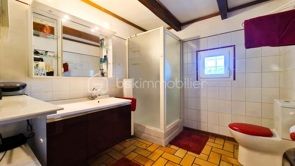 ***Propriété atypique- 299m²- T8- Terrasse- Cour- Garage- Extérieur- Calme- Vue***- Isolé- La Palme*** – 9 pièces – 6 chambres – 299 m²