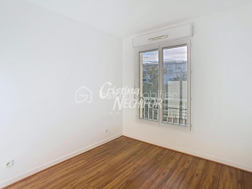 🏡 Bel appartement de 4 pièces avec balcon, DPE C, une place de parking en sous-sol, possibilité d’acheter une autre, une grande Cave, à Montévrain – 4 pièces – 3 chambres – 76 m²