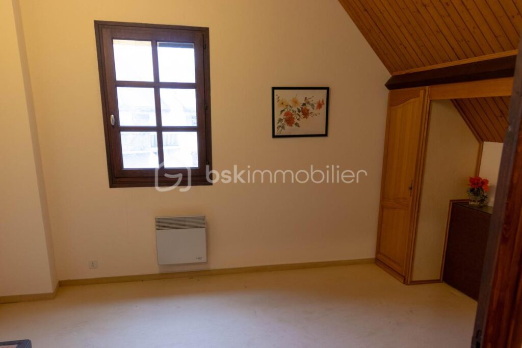 Sainte Radegonde, 5 chambres, piscine, grand terrain et garage – 6 pièces – 5 chambres – 210 m²