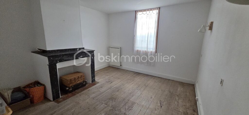 Charmante maison mitoyenne avec jardin à 2 minutes du centre-ville – 6 pièces – 4 chambres – 101 m²