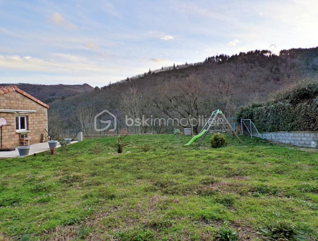 COURNIOU – Plain-pied récent – DPE B – 1 015 m² de terrain – 4 pièces – 3 chambres – 96 m²