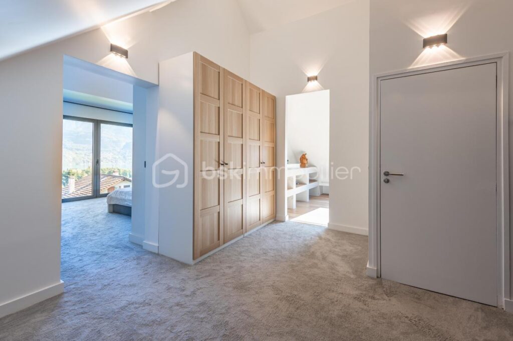 SUPERBE VILLA D ARCHITECTE SAINT JORIOZ / LAC ANNECY VUE LAC – 8 pièces – 6 chambres – 358 m²