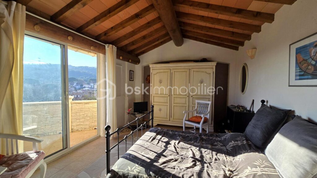 Villa T6 avec vue imprenable, piscine et spa – 6 pièces – 4 chambres – 156 m²