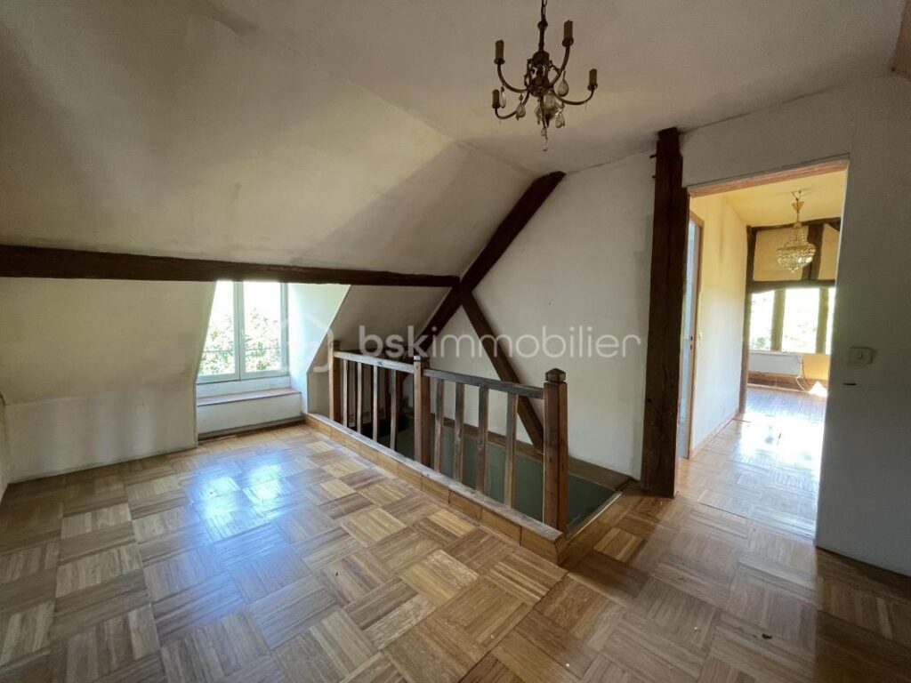 Maison de campagne sur 9800 m2de terrain – 4 pièces – 2 chambres – 106 m²
