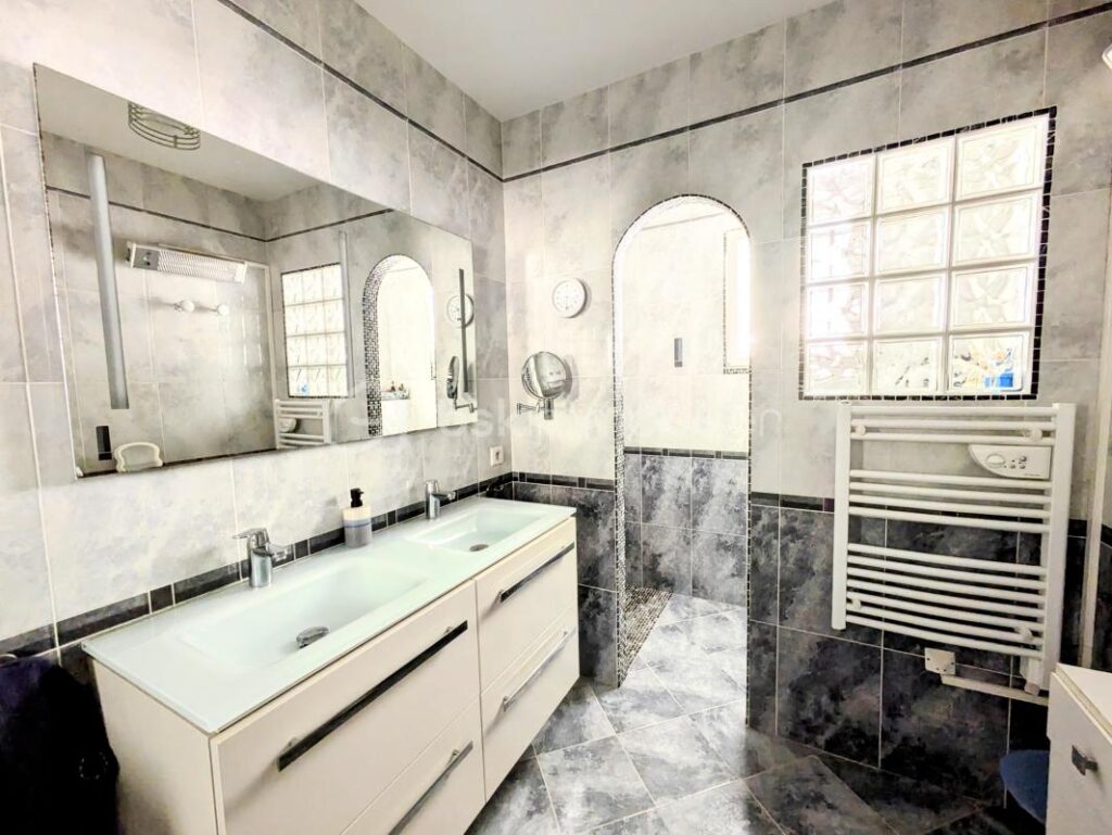 Maison contemporaine de 139m2 – 6 pièces – 4 chambres – 139 m²