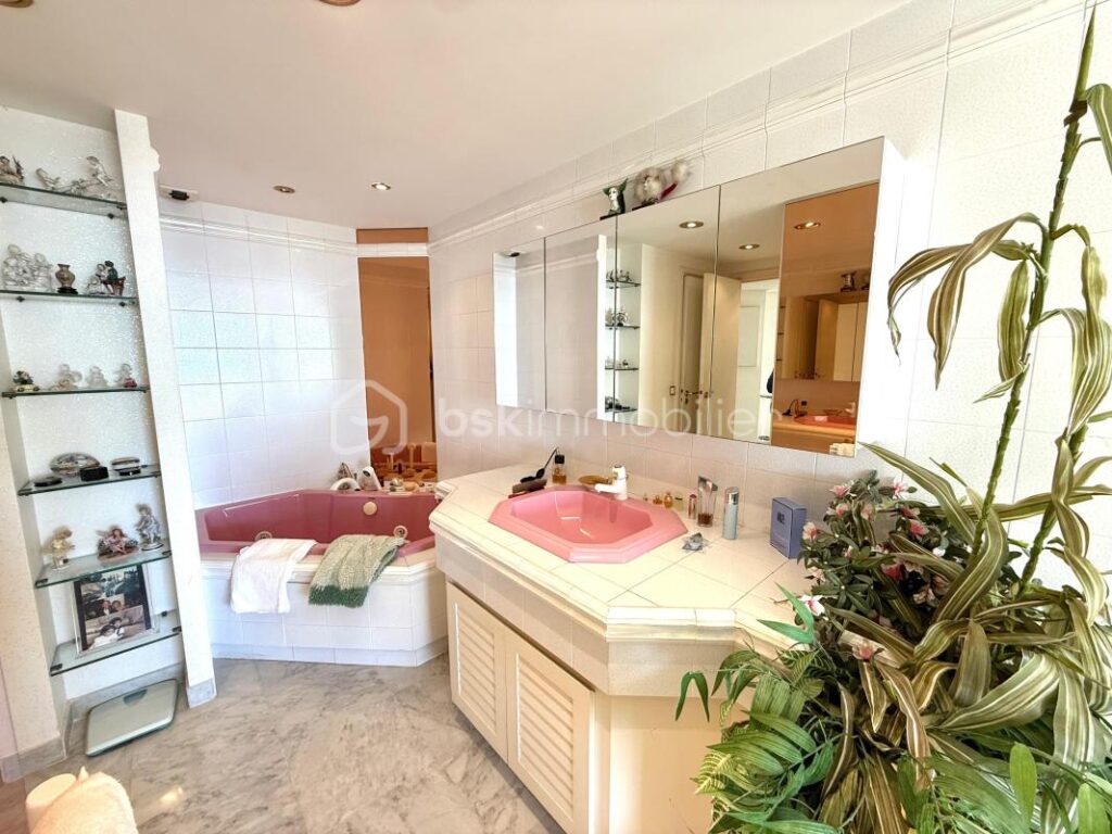 Cannes Croix-des-Gardes – Appartement 86m² – 3 pièces – Grande terrasse – vue mer – Piscine – Garage – 3 pièces – 2 chambres – 86 m²