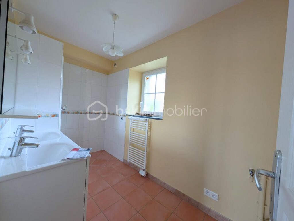 Maison en pierre pleine de charme avec jardin et cave voûtée – 4 pièces – 3 chambres – 79 m²