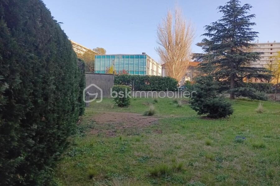 Appartement à vendre à Lyon 8e arrondissement — Vue nature — photo 10