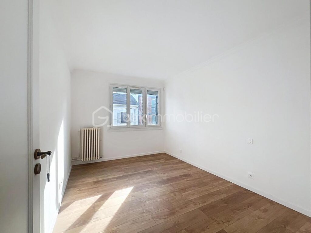 Appartement 4 pièces de 122 m2 refait entièrement à neuf à L’HAY LES ROSES – 4 pièces – 2 chambres – 121 m²
