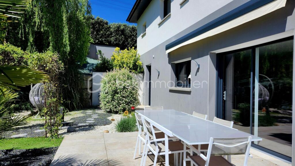 Maison moderne construite en 2020 + terrain constructible pour éventuelle extension – 7 pièces – 5 chambres – 202 m²