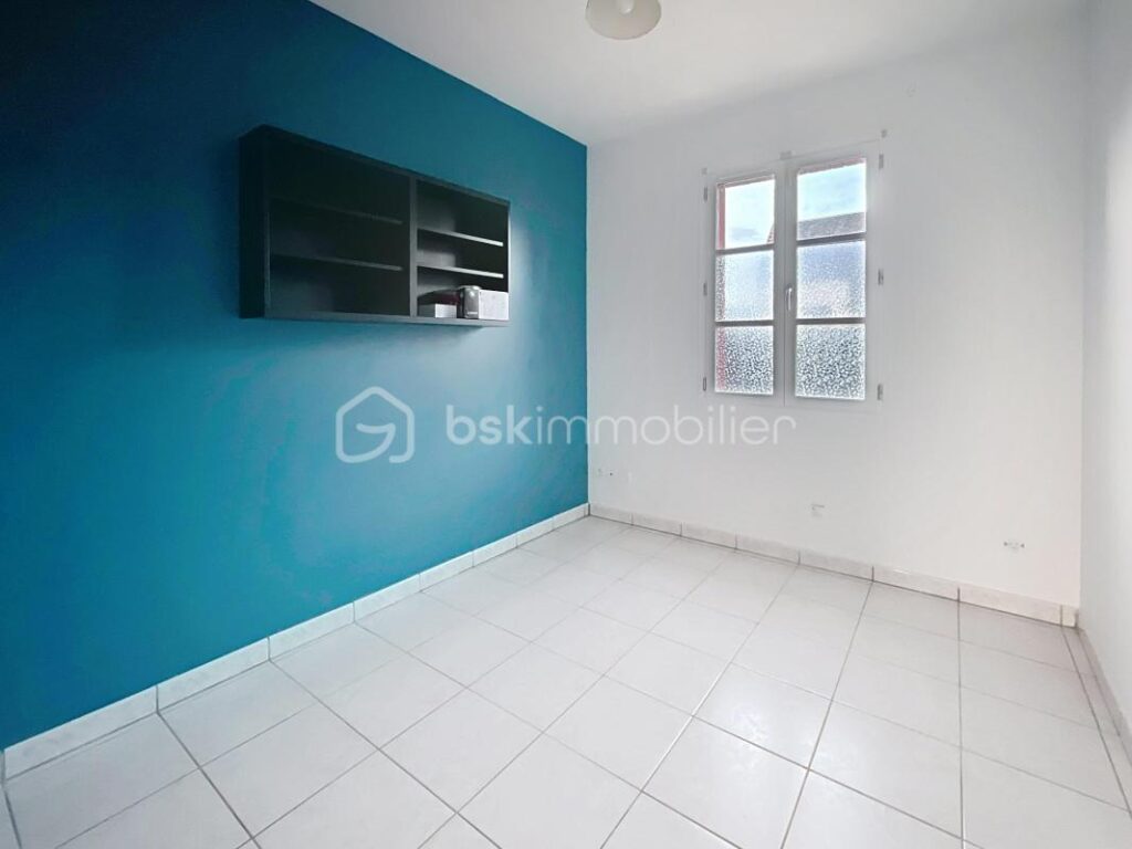 PAVILLON AVEC BEL EXTERIEUR ET GARAGE – 5 pièces – 3 chambres – 119 m²