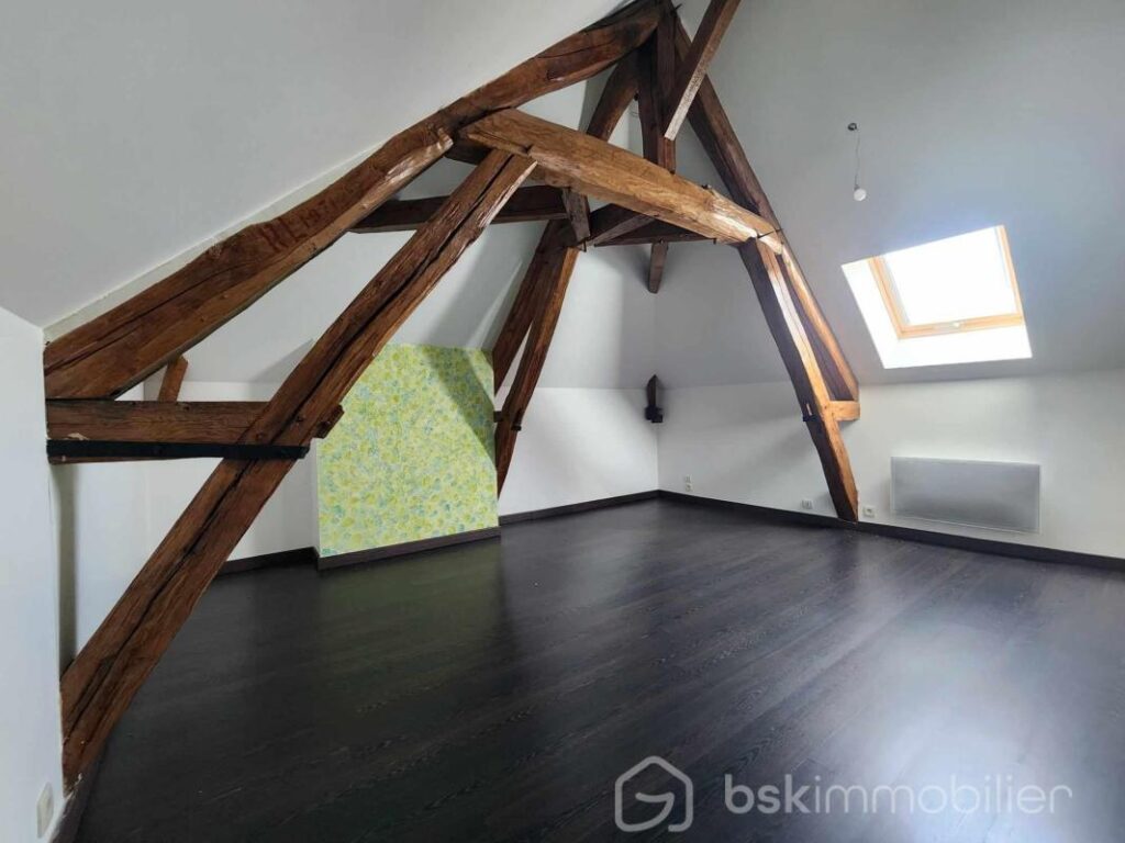 Maison ancienne pleine de charme avec 5 chambres et dépendances – 6 pièces – 5 chambres – 150 m²