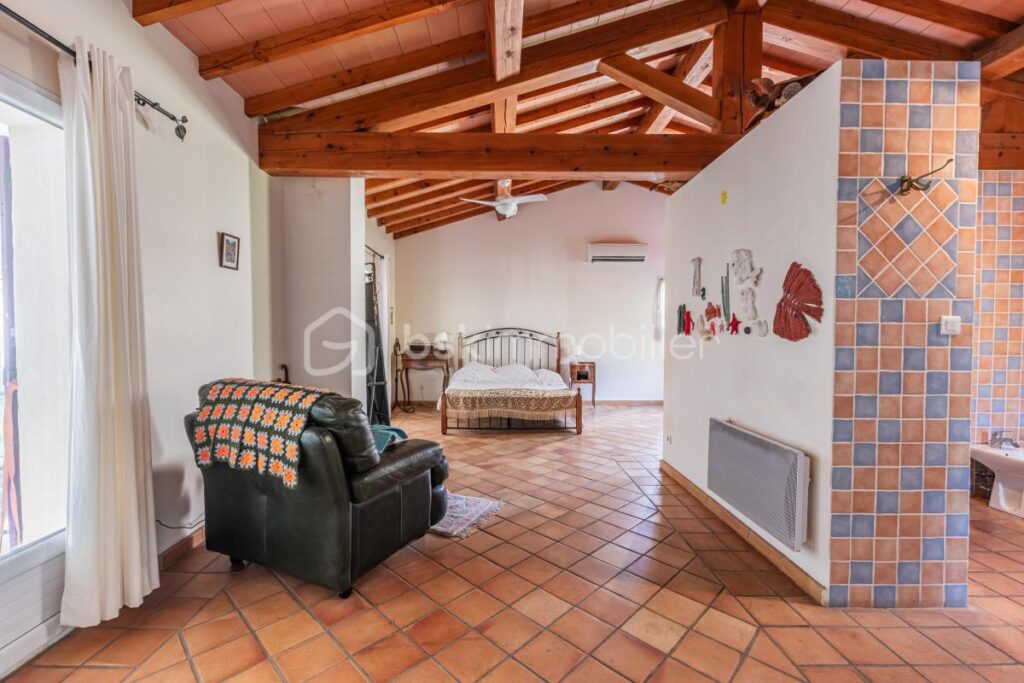 MAISON DE CHARME AU PRADET – LES OURSINNIÈRES – 7 pièces – 4 chambres – 192 m²