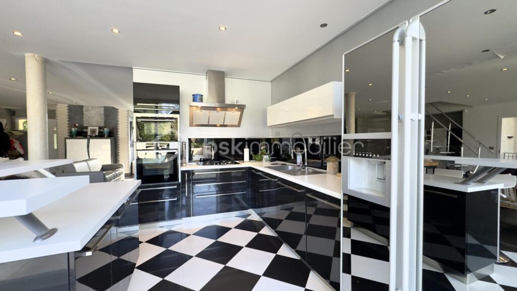 À Vendre – Maison d’Exception à Armentières-en-Brie 240m2 – 6 pièces – 4 chambres – 239 m²