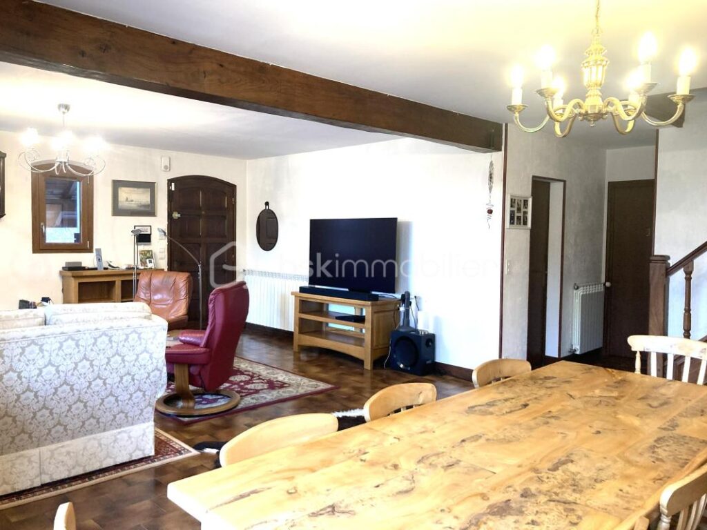 Havre de paix… maison avec vue sur les Pyrénées et piscine couverte – 5 pièces – 4 chambres – 158 m²