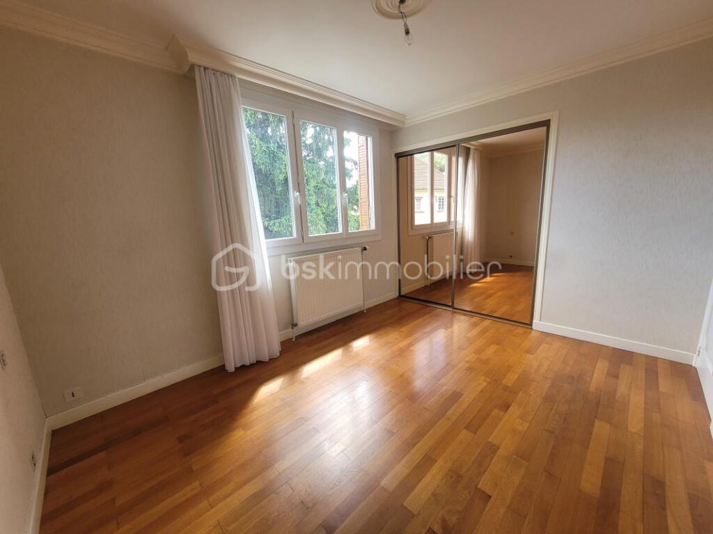 Coublevie Maison Individuelle avec 2300m² de terrain 420 000 € – 6 pièces – 4 chambres – 230 m²