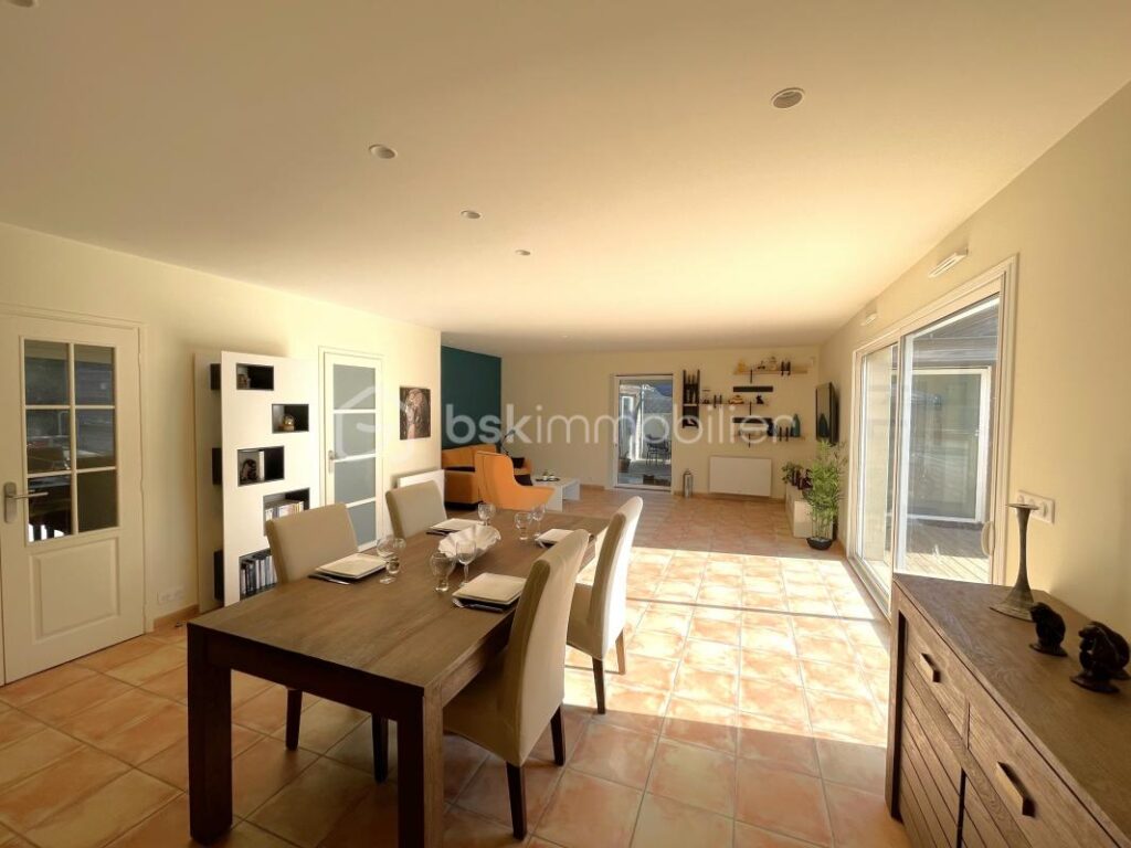 Villa au Calme avec Vue, Piscine & Dépendance – Un Vrai Coup de Cœur Familial ou Investisseur ! – 12 pièces – 5 chambres – 310 m²