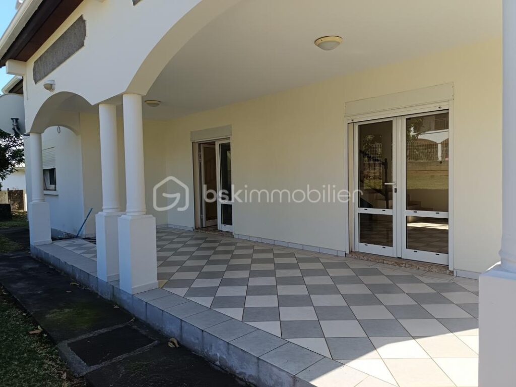 Villa F4/5 de 118m² secteur la Bretagne – 5 pièces – 3 chambres – 118 m²