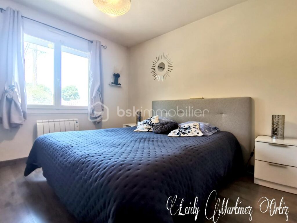 Belle maison, rénovée, 114m², 4 chambres, terrasse couverte, piscine et garage, terrain de 1000m² environ – 6 pièces – 4 chambres – 114 m²