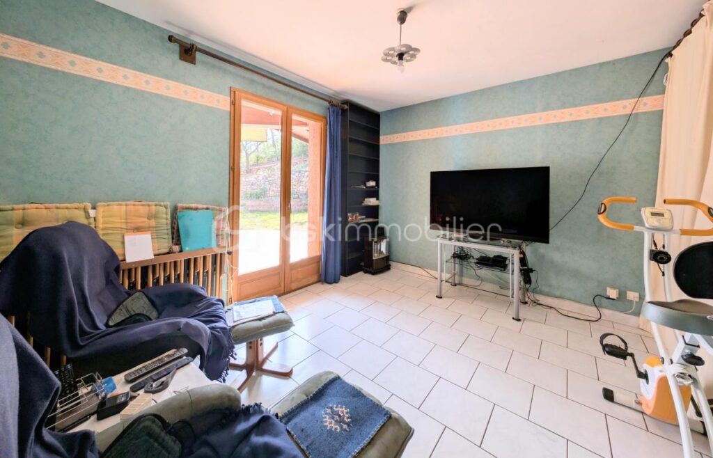 VILLA de 257 M² A LIAUSSON 34800 – 11 pièces – 8 chambres – 257 m²