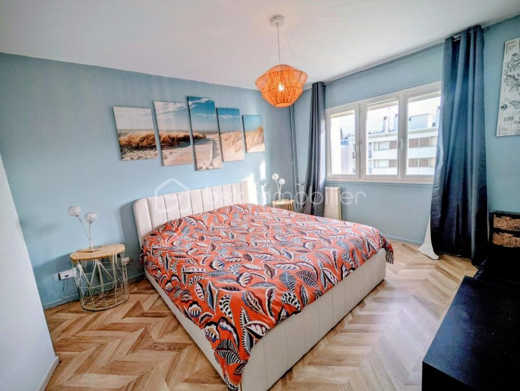 ✨ Bien rare à Valence ! Appartement T4 au 6ᵉ étage avec ascenseur, vue exceptionnelle sur le château de Crussol, quartier très prisé – 4 pièces – 2 chambres – 68 m²