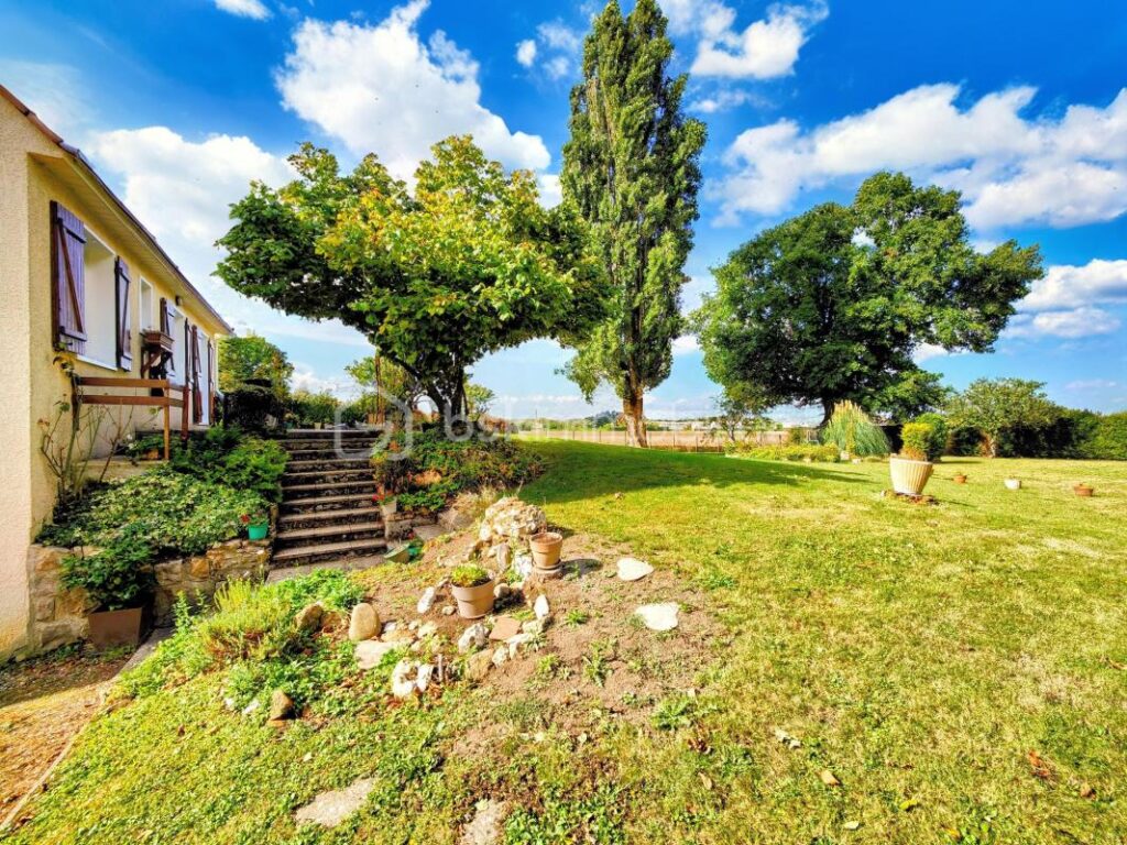 Maison familiale 4/5ch au calme avec jardin arboré vue sur la plaine – 7 pièces – 4 chambres – 113 m²