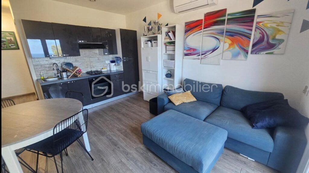 A LES ISSAMBRES (VAR) – PROPRIETE 7 PIECES 173 M² AVEC GRAND GARAGE ET PISCINE – VUE MER – 7 pièces – 4 chambres – 173 m²