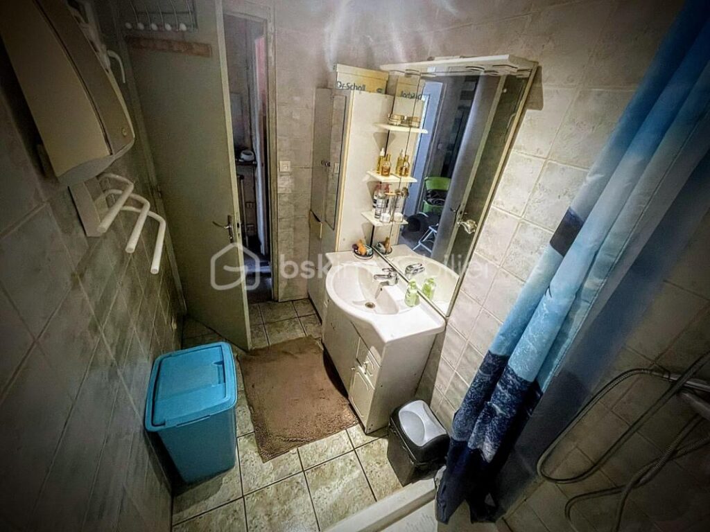 Maison individuelle dans petit village – 6 pièces – 4 chambres – 114 m²