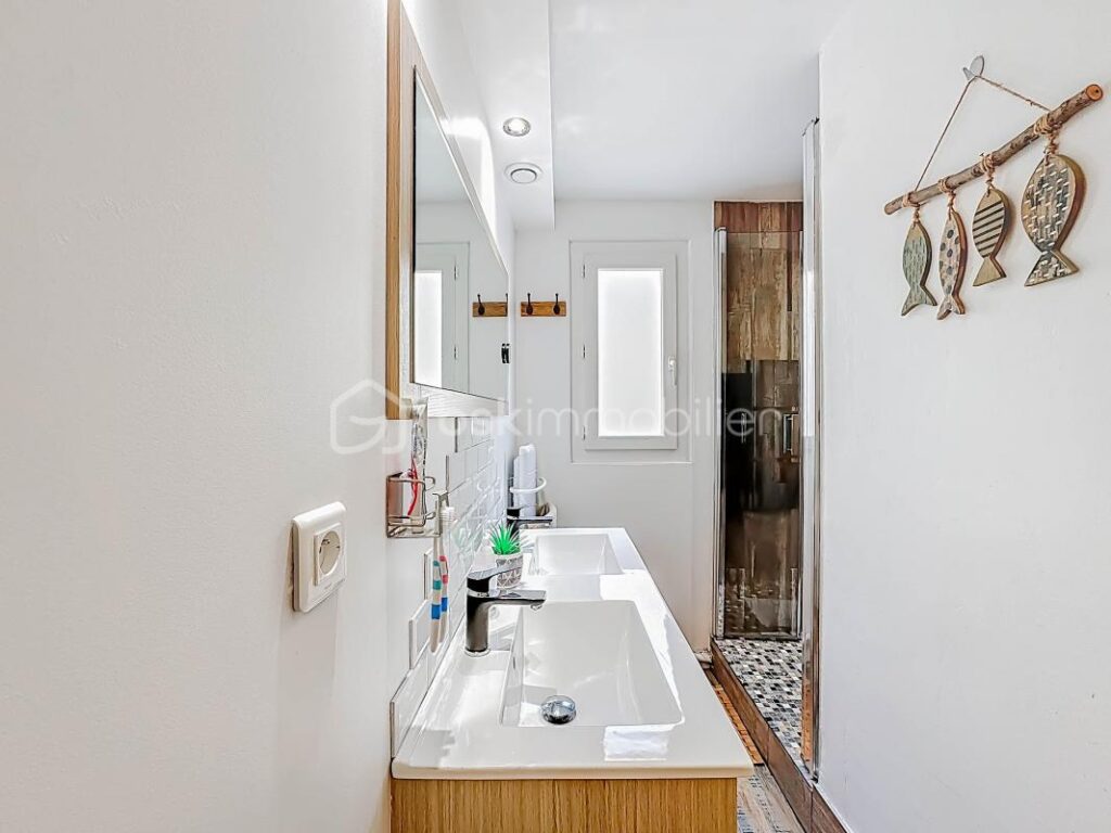 EXCLUSIVITE *** Magnifique Appartement T2 entièrement rénové avec terrasse et parking à PALAVAS *** – 2 pièces – 1 chambre – 40 m²