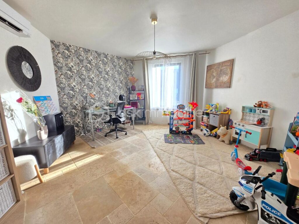 Magnifique Maison en pierres de 201m² à Raveau – 5 pièces – 4 chambres – 201 m²