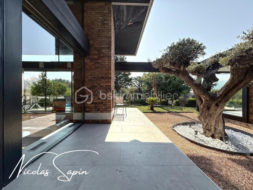 Maison d’architecte de 188m2 avec piscine – 6 pièces – 4 chambres – 188 m²