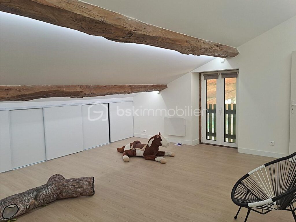 Longère de 275 m² avec dépendances et piscine – 7 pièces – 5 chambres – 275 m²
