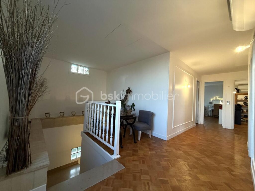 Maison contemporaine à l’architecture cubique – Vue dégagée sur la vallée – 6 pièces – 4 chambres – 149 m²