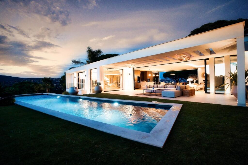 Villa d’exception – Double vue mer dans Golfe de Saint Tropez – 10 pièces – 5 chambres – 370 m²