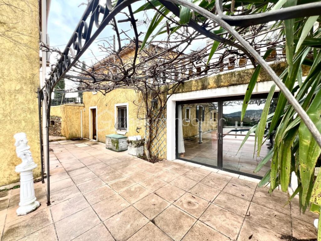 Draguignan – Villa – Studio indépendant – Piscine – Aucun vis à vis – 6 pièces – 4 chambres – 165 m²