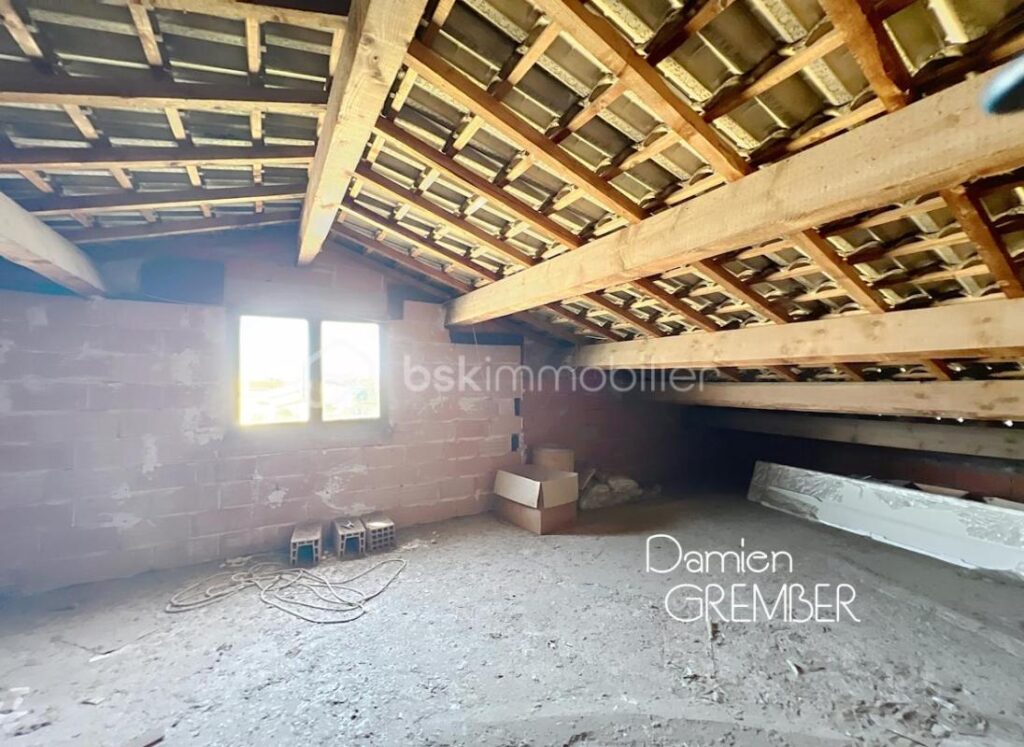 AGDE – Villa T5 de 125m² en R+1 avec garage de 92 m², combles de 118m² au sol, terrain piscinable – 5 pièces – 4 chambres – 125 m²