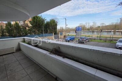 Appartement F3 – 2 chambres – grand balcon vue Seine – Parking privatif en sous-sol – 3 pièces – 2 chambres – 61 m²