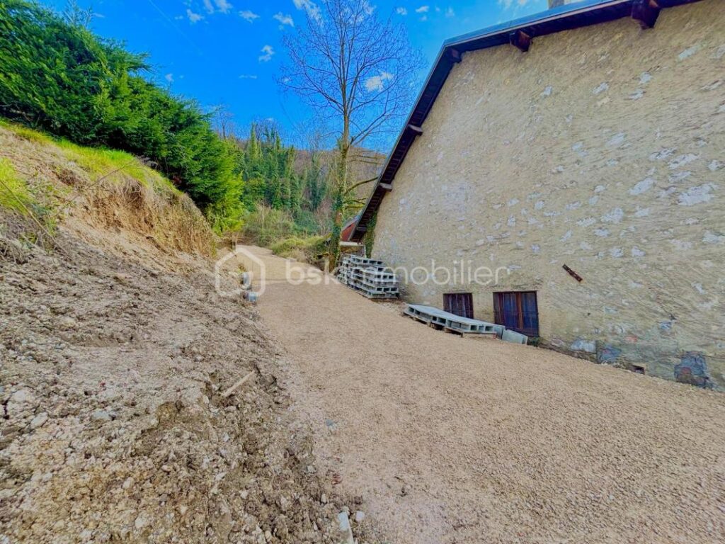 🌟 RARE À LA VENTE – TERRAIN D’EXCEPTION À CHAMBÉRY 🌟 – NR pièces – NR chambres – 2269 m²
