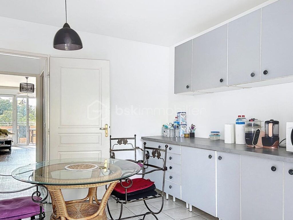 AJACCIO – ENTREE DE VILLE T3 82 M2 – 3 pièces – 2 chambres – 81 m²