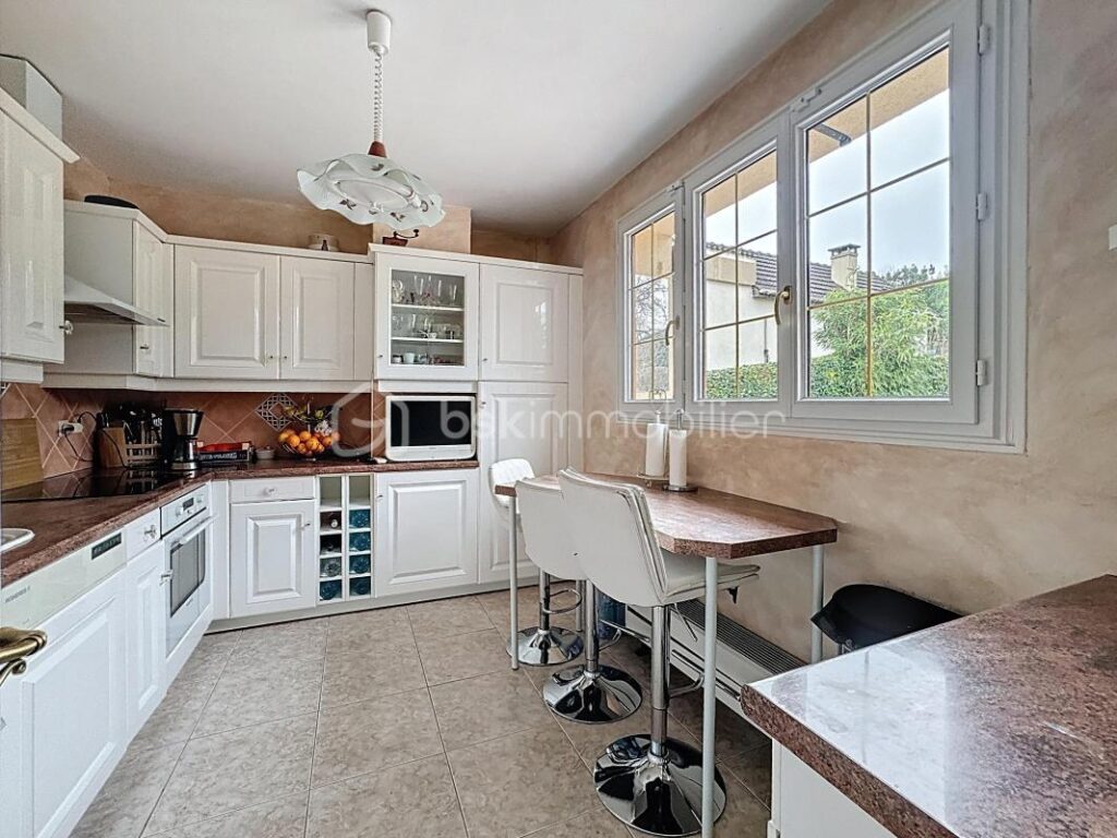 Maison familiale 6 pièces au calme dans un cadre verdoyant – 6 pièces – 5 chambres – 136 m²