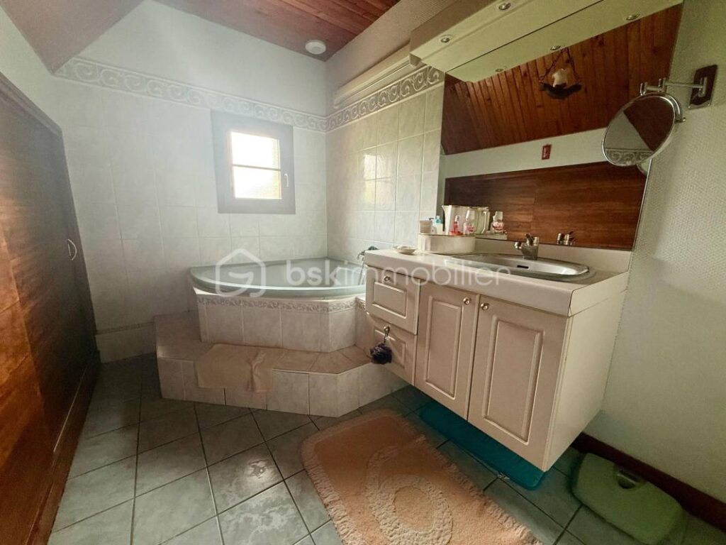 Maison 4 Chambres sur Sous-Sol total – 6 pièces – 4 chambres – 121 m²