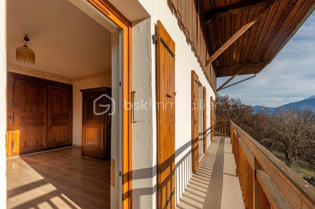 BATISSE DE CARACTERE DE 149 m² sur terrain de 1 850 m² – 5 pièces – 3 chambres – 116 m²