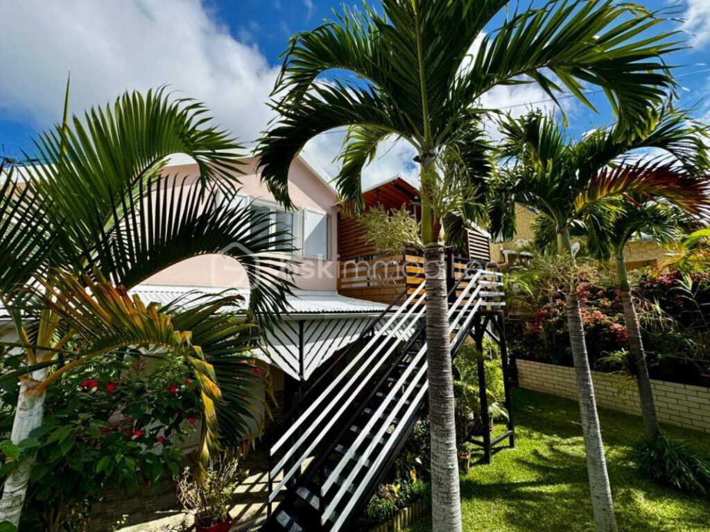🌿 EXCLUSIVITÉ – Résidence familiale & dépendance haut potentiel – Bérive (Le Tampon) – 6 pièces – 3 chambres – 130 m²